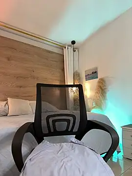 halaaa_1 live cam on StripChat
