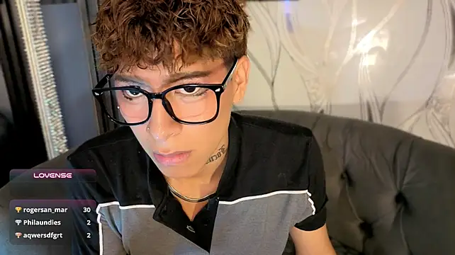 shikimori_ live cam on StripChat