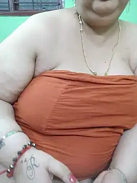 tamil-mayasri (F milf) - boobs oil