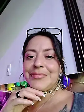 LUNAGREEN_1 live cam on StripChat
