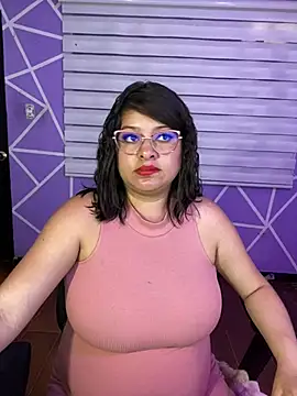 MiiaaJoness live cam on StripChat
