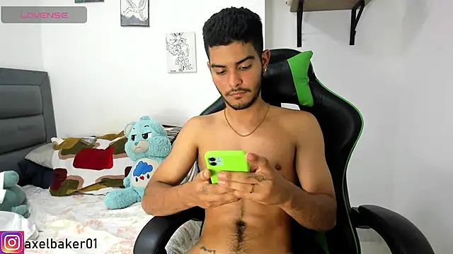 Axel_baker01 live cam on StripChat