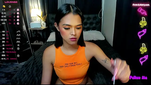 Kyliejennings live cam on StripChat