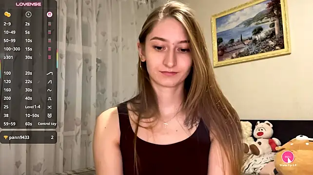 KiraLuxe1 live cam on StripChat