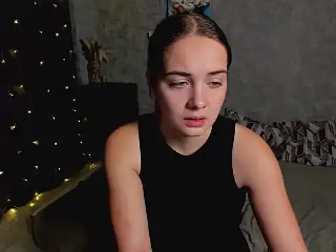 KristinaLoison live cam on StripChat