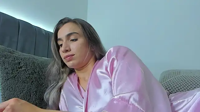 im_sarah34 live cam on StripChat