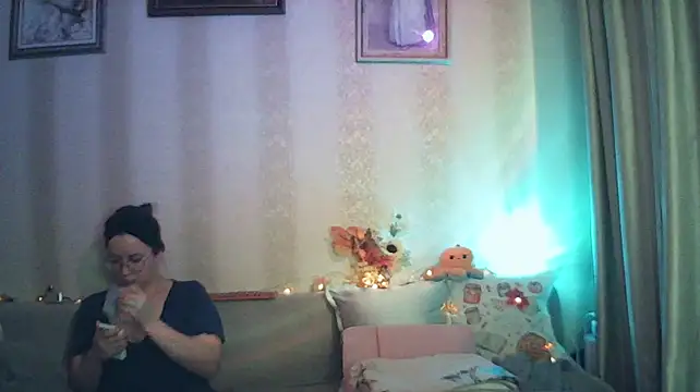 MoodieMira live cam on StripChat