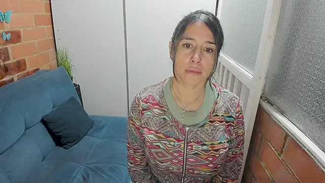 Penelope47 live cam on StripChat