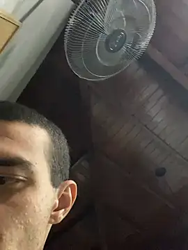 Ivis1999 live cam on StripChat