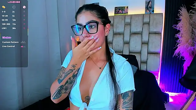 little_sophie18 live cam on StripChat