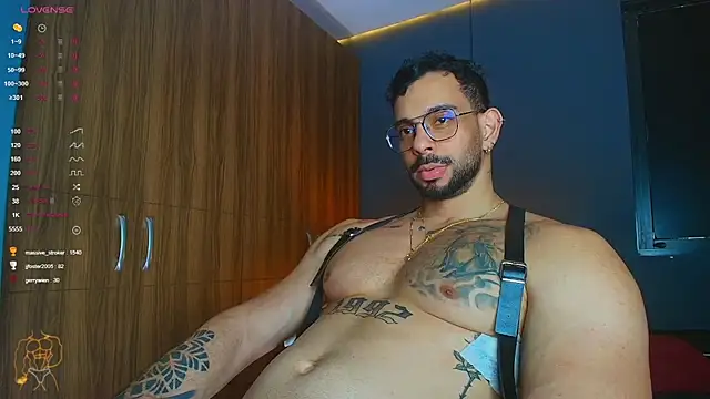 massimo_visconti live cam on StripChat