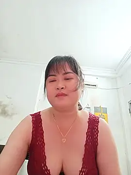 Kee-kimlee live cam on StripChat