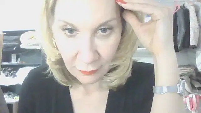 Melavique live cam on StripChat