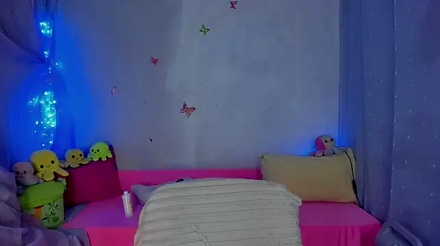 yourlizzydoll (F young) - stay topless+blowjob 3 min
