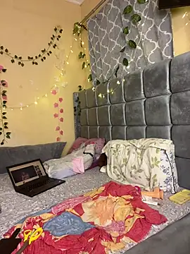 YourWetDream02 webcam