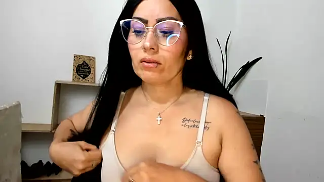 Tania_mature live cam on StripChat