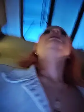 cataleya_16 (F young) - Oil my tits in public bar
