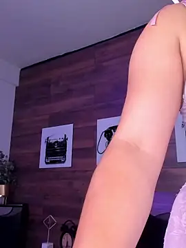 LaliLeal live cam on StripChat