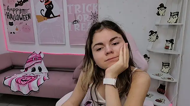 TinaRedly free live cam model
