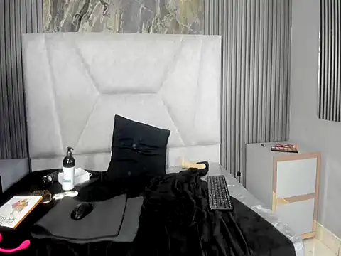 Alessa_HL live cam on StripChat