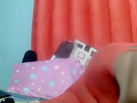 SlimLollies live cam on StripChat