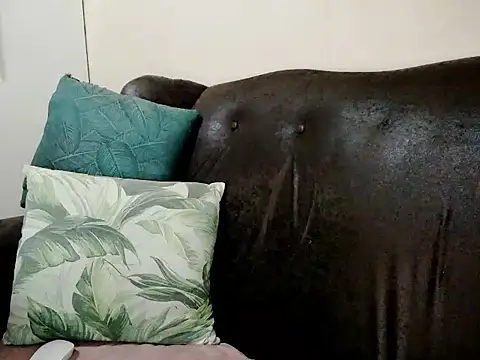 bustylaura4u