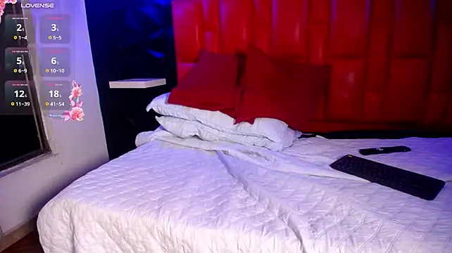Vixen-Rouge live cam on StripChat