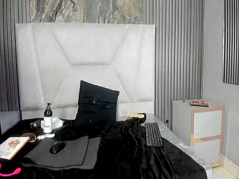 Alessa_HL live cam on StripChat