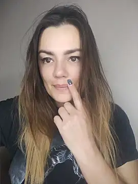 KrissSexi live cam on StripChat