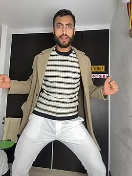 ClayBrown live cam on StripChat