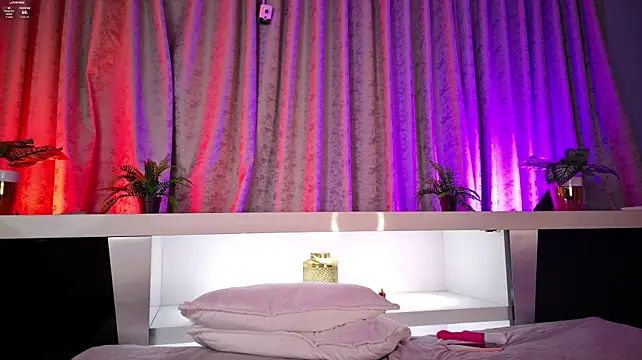 Andrea_Ferrer__ live cam on StripChat