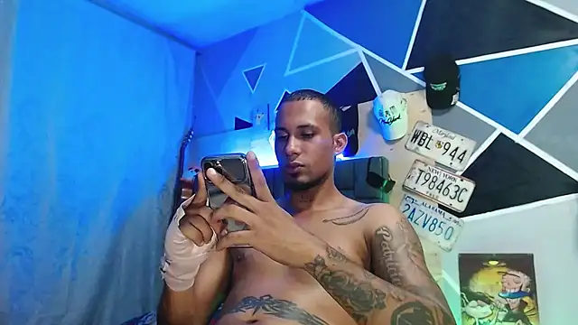 MagnusFrost live cam on StripChat