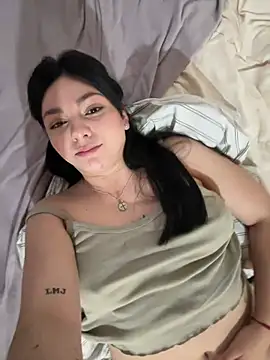 Valuu12i live cam on StripChat