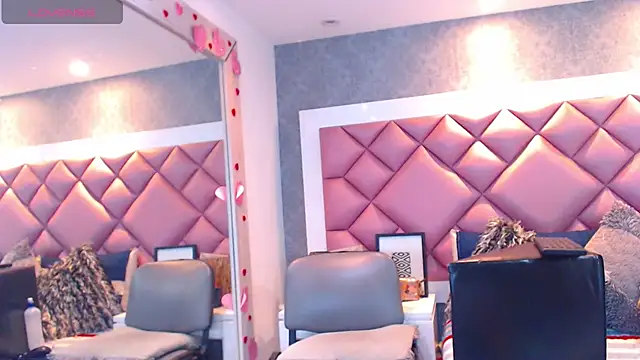 Thegreatonelady live cam on StripChat