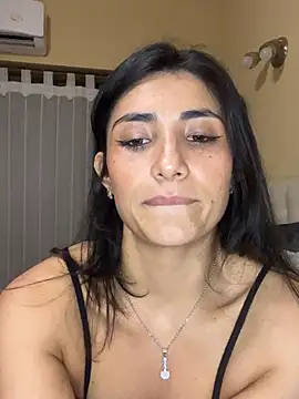 IsabellaGonzalez live cam on StripChat