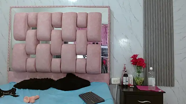 SalomeRouses live cam on StripChat