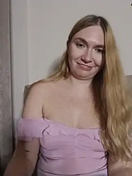 KisaVixen live cam on StripChat