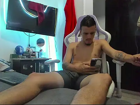 Latins_Boss live cam on StripChat