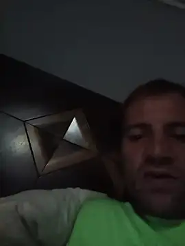 Johan199118 live cam on StripChat