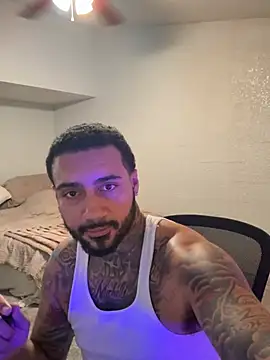 bigjama20 live cam on StripChat