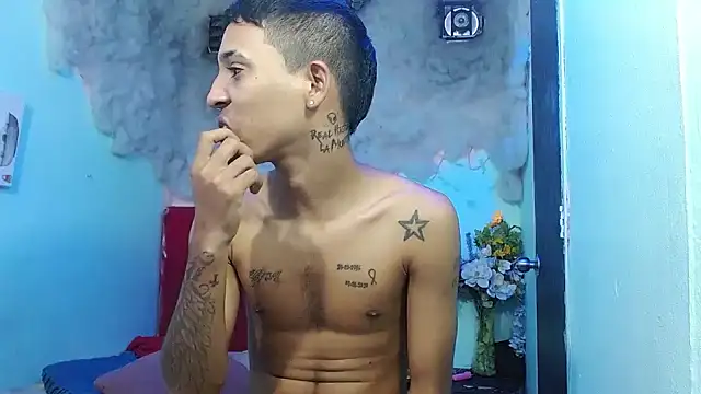 Destroying_girl live cam on StripChat
