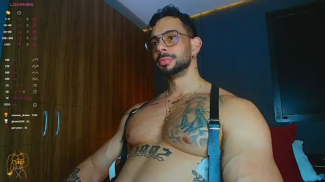 massimo_visconti live cam on StripChat