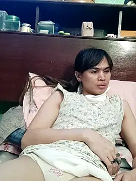 QueenSoreal live cam on StripChat