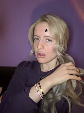 Holly-Glamour