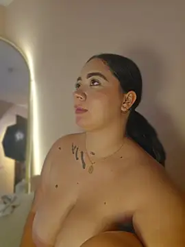 Rhea_Lux