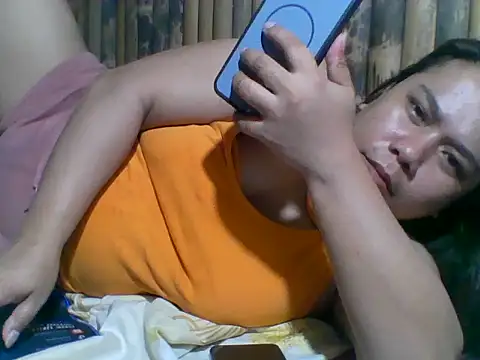 pinaychubbygirl live cam on StripChat