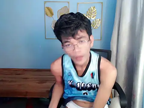 Natsboii live cam on StripChat