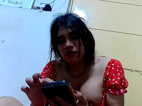 Karlitah live cam on StripChat