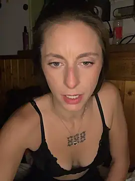 TeenLeonie18