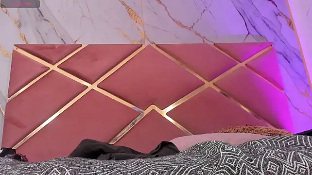 vaiolethx_ live cam on StripChat